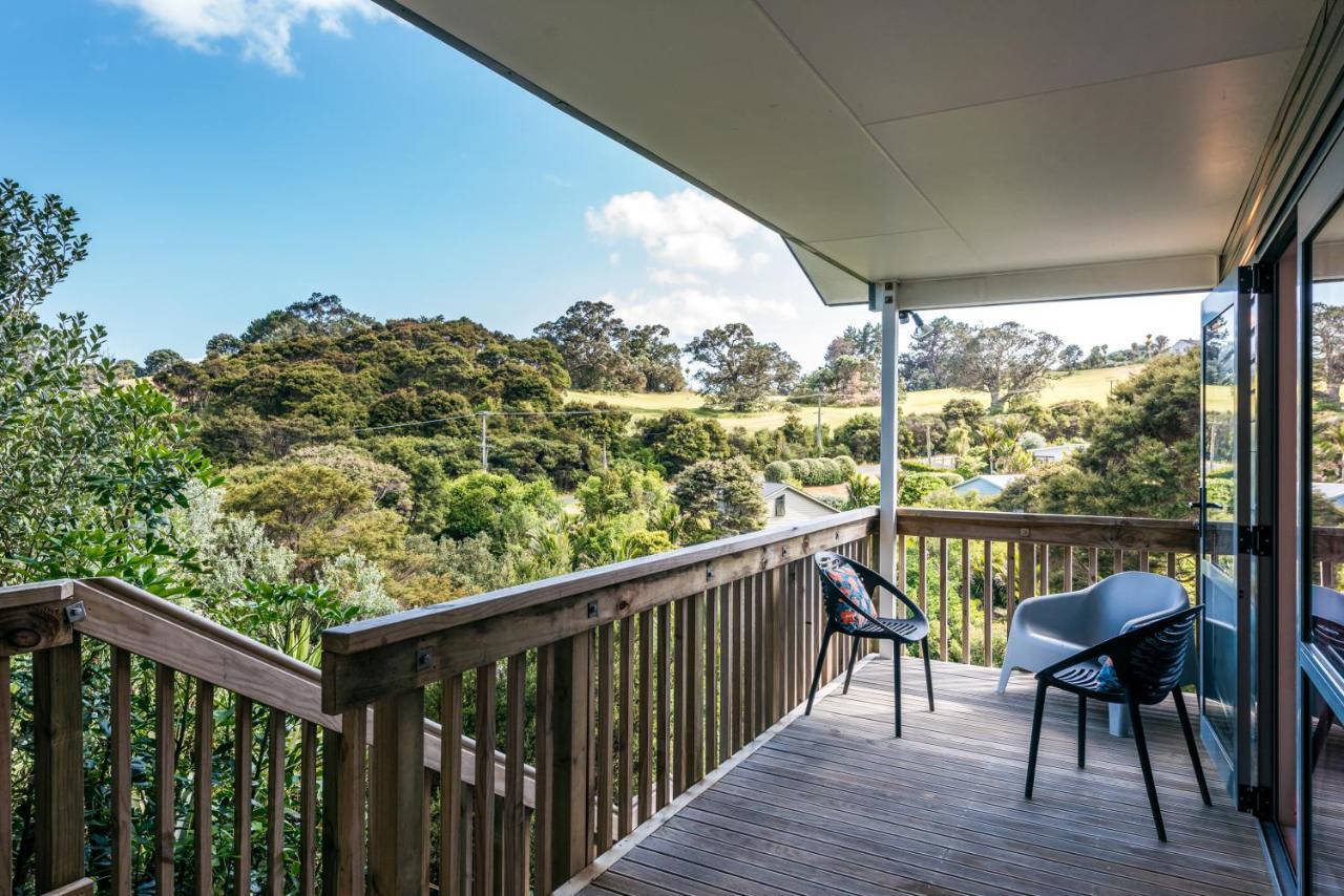 Treetop Retreat - Onetangi Holiday Home Kültér fotó